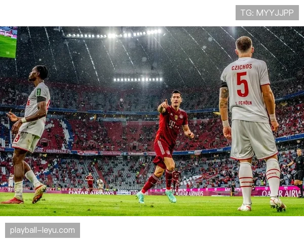 莱万多夫斯基荣膺德甲赛季最佳球员，状态出色持续攀升