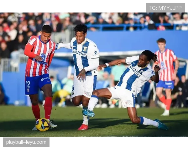 菲戈深情回顾巴萨辉煌岁月，坦言球迷背叛令人心碎