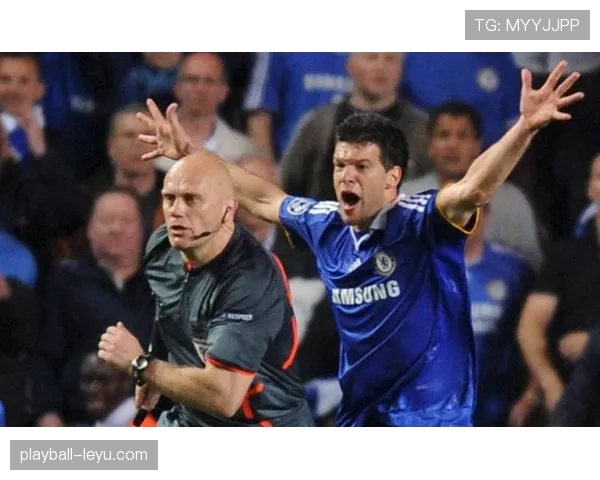 穆里尼奥带领球队在关键战役中再现防守反击之道，表现令人瞩目