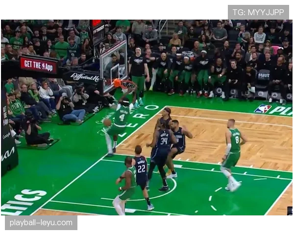 杰伦·布朗突破得分效率提升明显拉开与格林差距